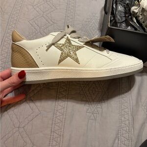 Super cute sneakers these are very trendy they were just too big on me